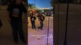 El Mazo - Niña Bailando