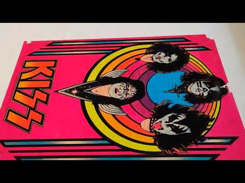 Mounting KiSS Posters at posterfix