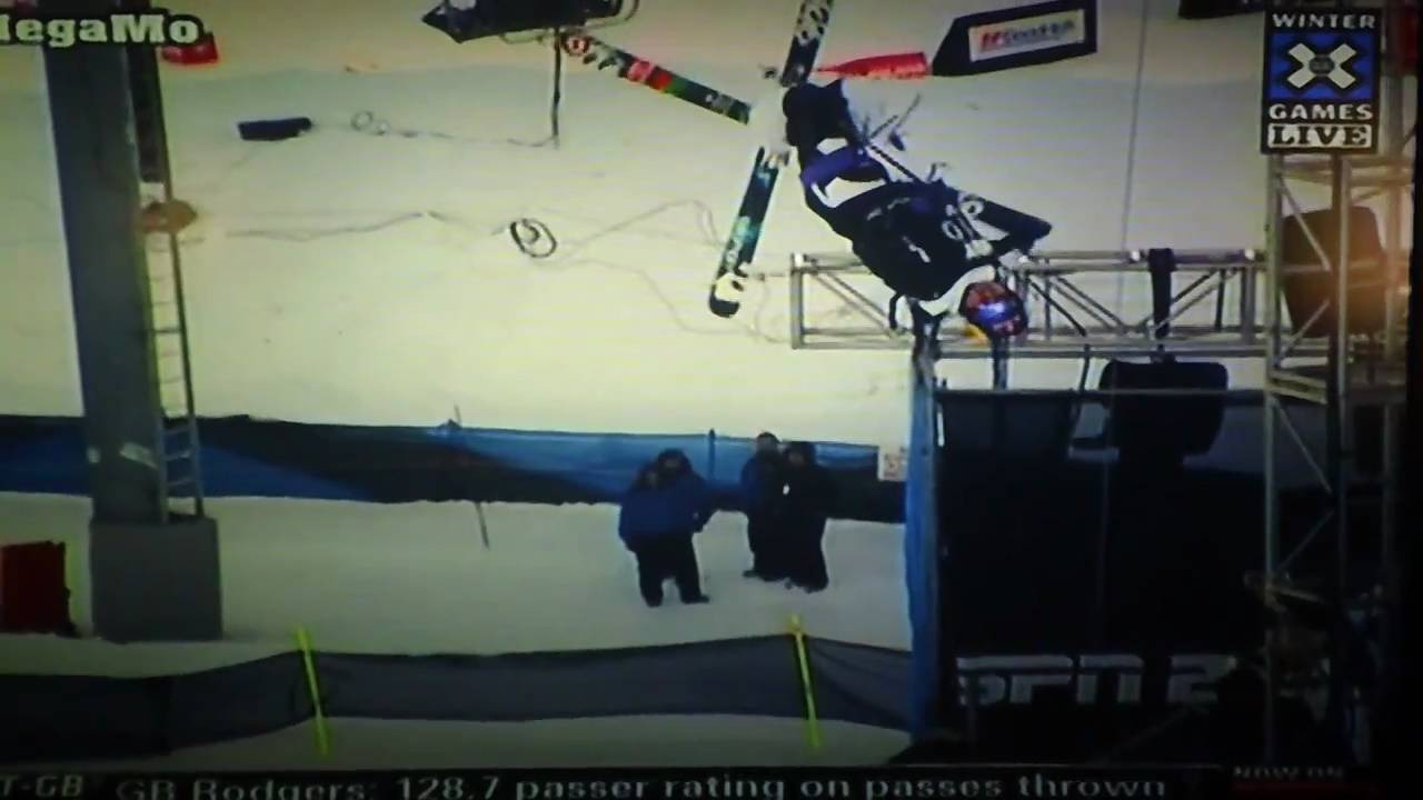 Winter X Games 15 - Simon Dumont Pipe Crash