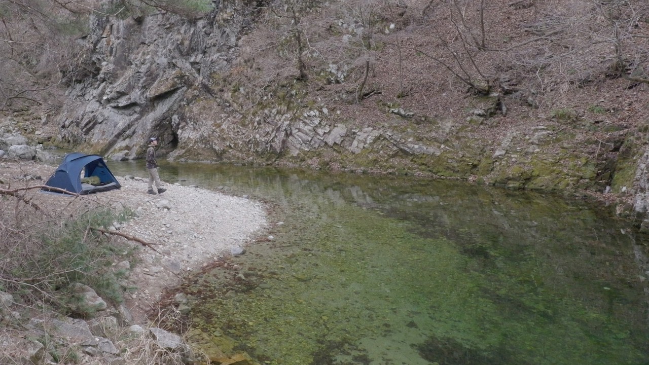 Одиночный кемпинг на 2 дня в безлюдном ущелье.