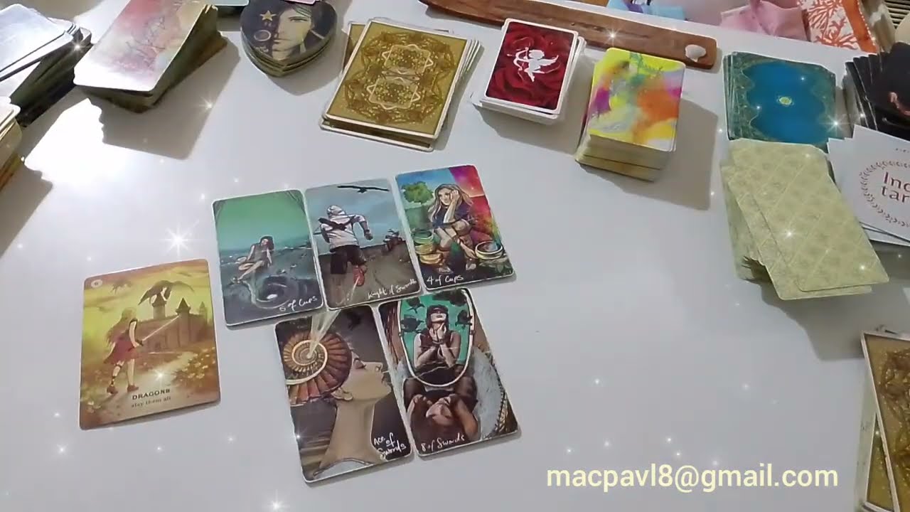 Μιλάει με άλλη; Αν ναι, που αποσκοπεί; 