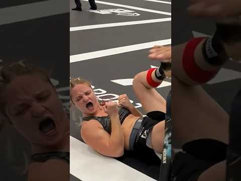 Her Reaction 🤣 Rear Naked Choke #bjjgirls #jiujitsu
