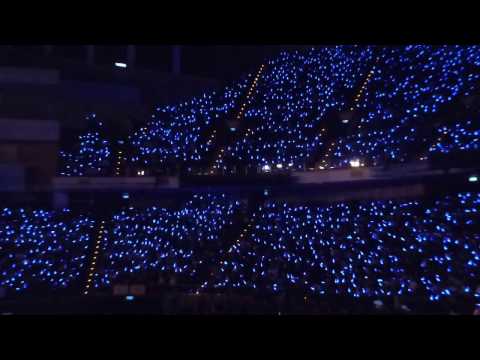 五月天 跨年演唱会 - 蓝色萤光海+人浪 at 台北小巨蛋 010117