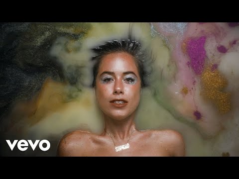 Sophie Coran releases a kaleidoscopic video for “S P A C E”
