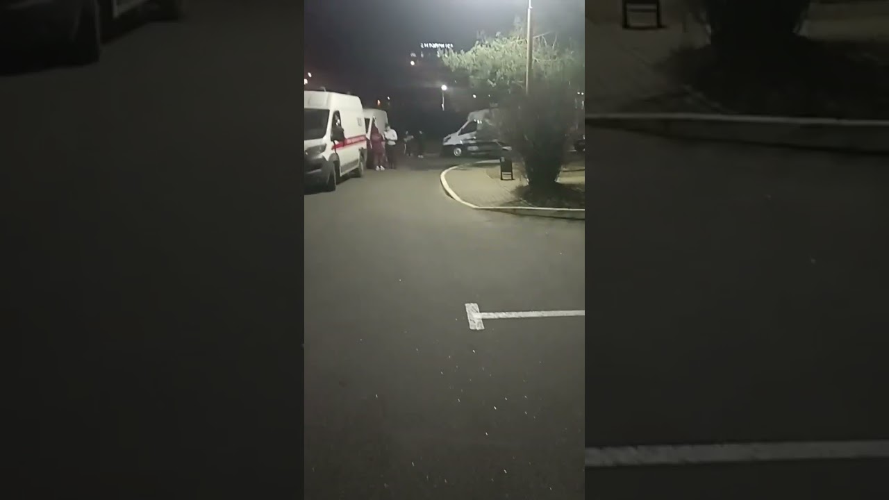 Очевидцы рассказали об очереди из машин скорой помощи у детской «инфекционки»