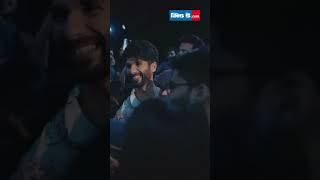 Celebrity Shahid Kapoor surprises fans during Jab We Met screening in Mumbai, fans groove to Mauja Hi Mauja Profile