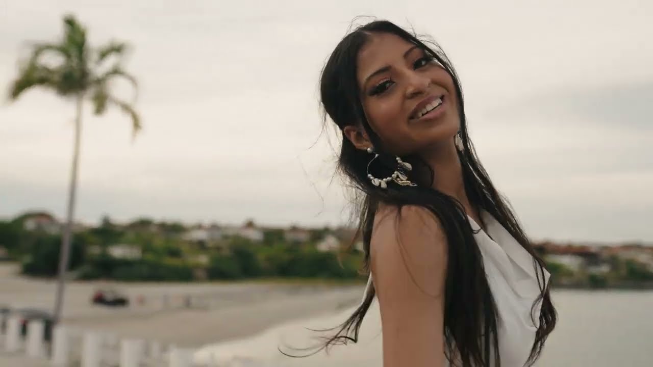 Watch Melanie Justine - It's Better To Be Alone (Video Oficial) on YouTube Watch Melanie Justine - It's Better To Be Alone (Video Oficial) on YouTube