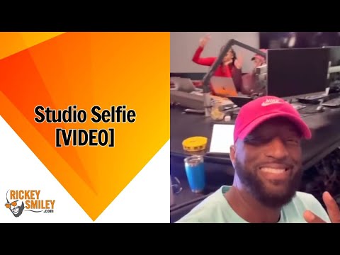Studio Selfie