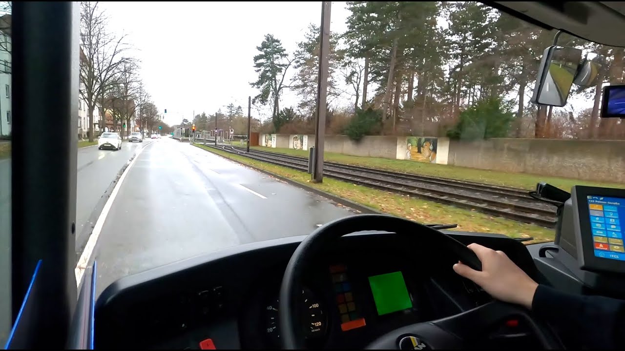 Herbstliches Wetter am Stadtrand - ÜSTRA Linie 123 nach Peiner Straße