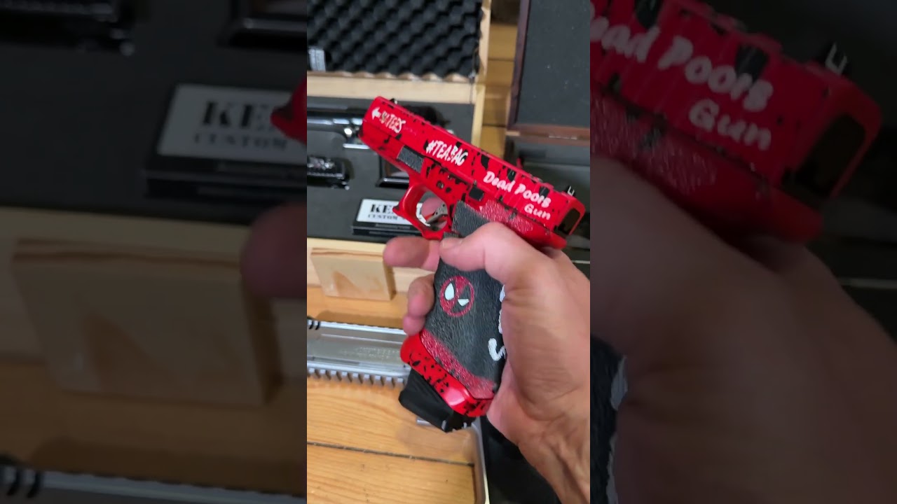 💕DEADPOOL loves the Glock 17 💕