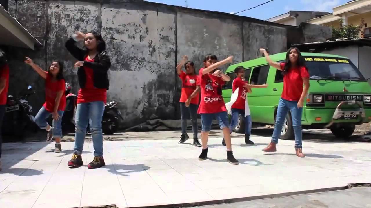 HFO ES TUGU SAWANGAN Dance
