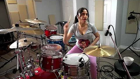 sarah thawer playin' around on the drums
