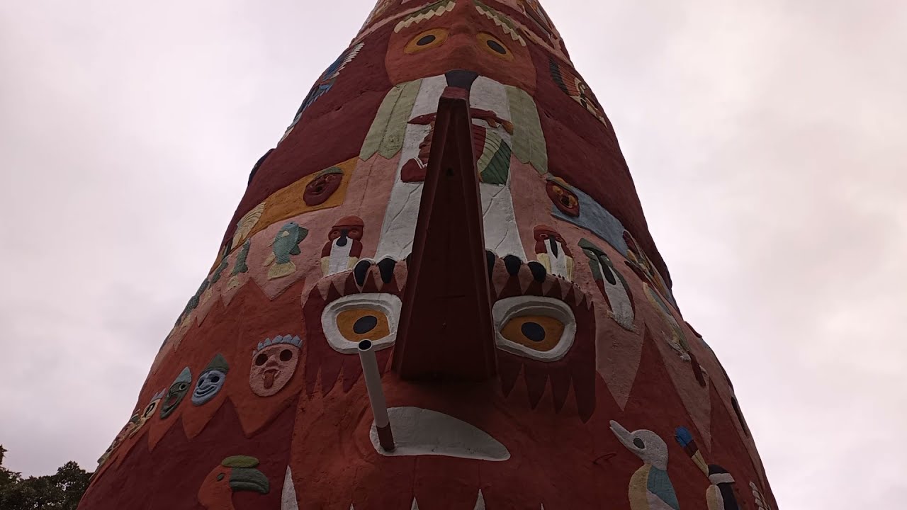 Route 66 - Ed Galloway's World's Largest Totem Pole Park - Roadside Attraction 