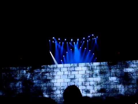ROGER WATERS - THE WALL "Hey You" 10/8/10 Buffalo, NY