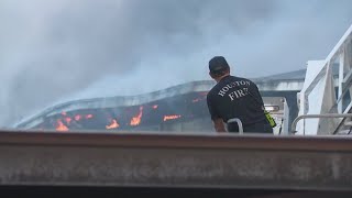 Hundreds of people displaced in Houston apartment fire