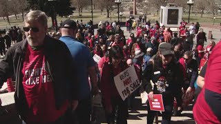 Thousands of USPS workers rally across the country after plans to privatize the agency