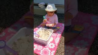 屋上で砂場遊び