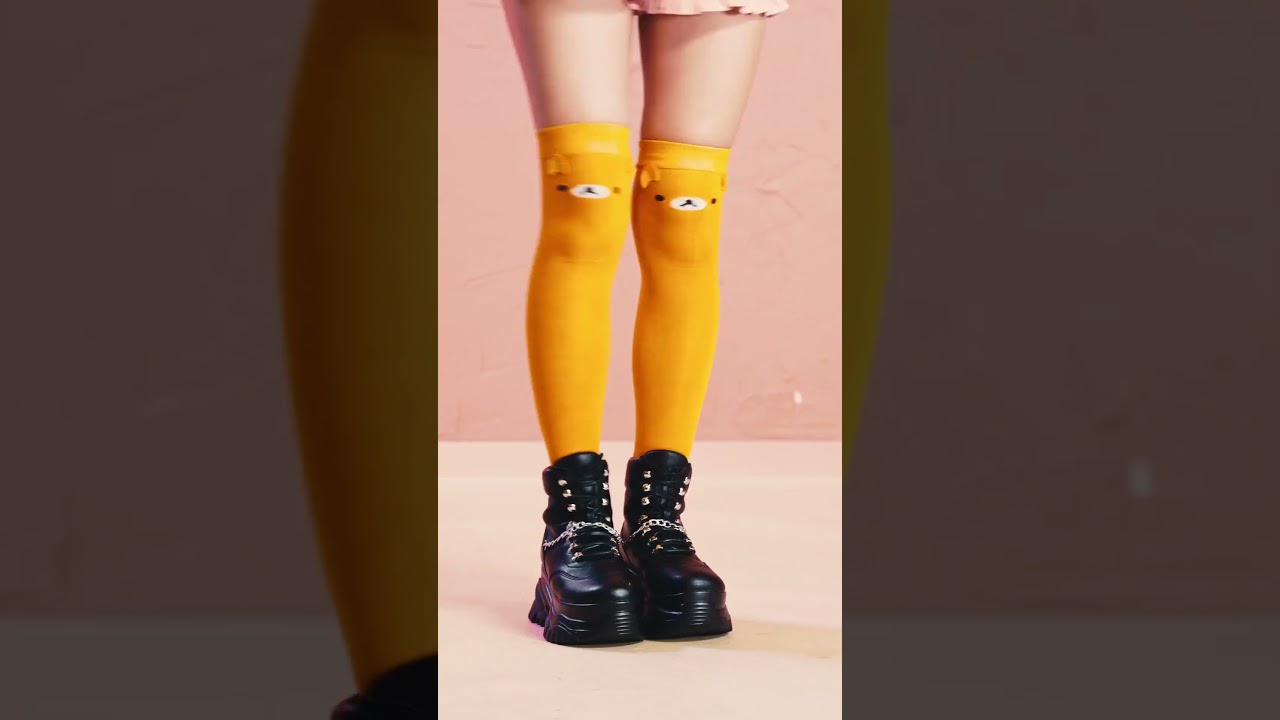 Guarda up to our knees in new socks 🧦 #hottopic su YouTube Guarda up to our knees in new socks 🧦 #hottopic su YouTube