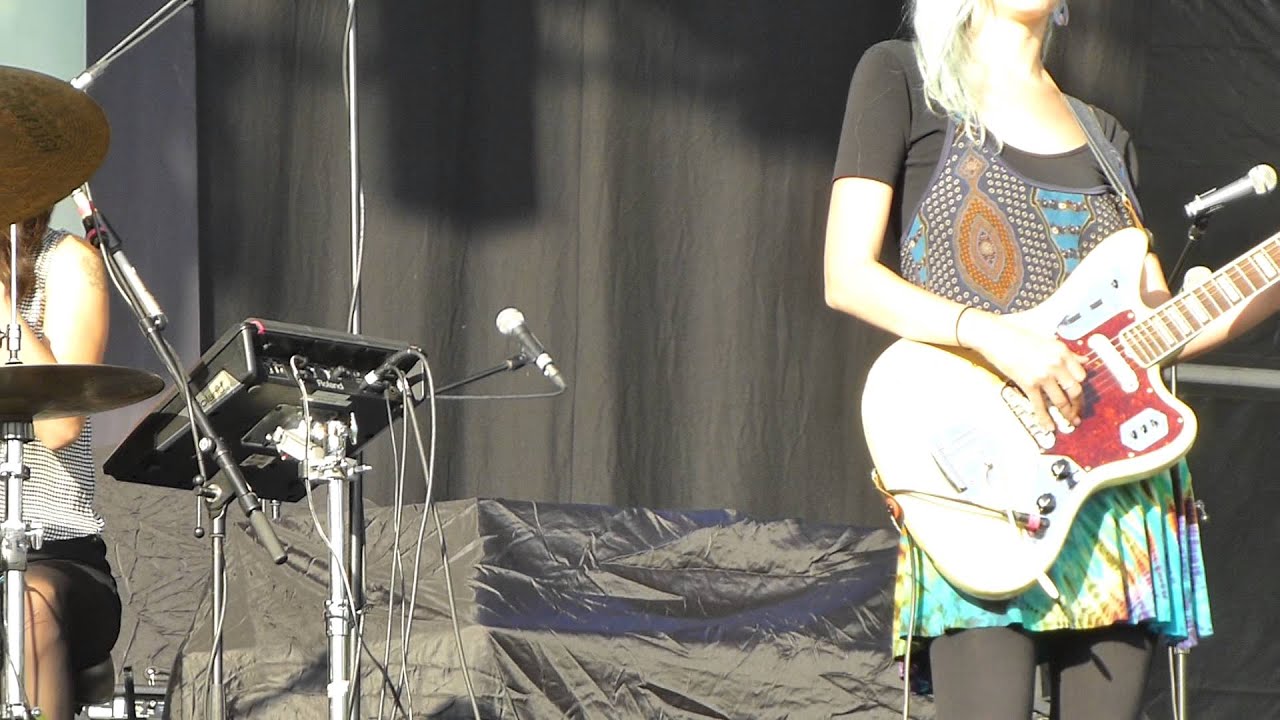 INTRO + KEEP IT HEALTHY Warpaint at Field Day 2014