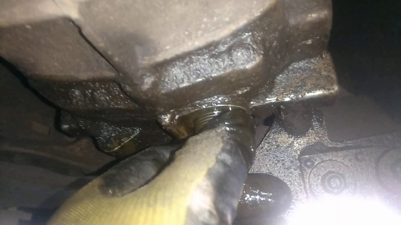 Замена масла в МКПП ZF S5-16. - YouTube