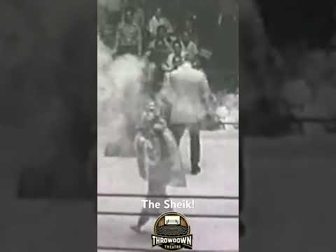 The Sheik and his valet spraying the ring in classic 1950's Match! #thesheik #oldwrestling #bnw