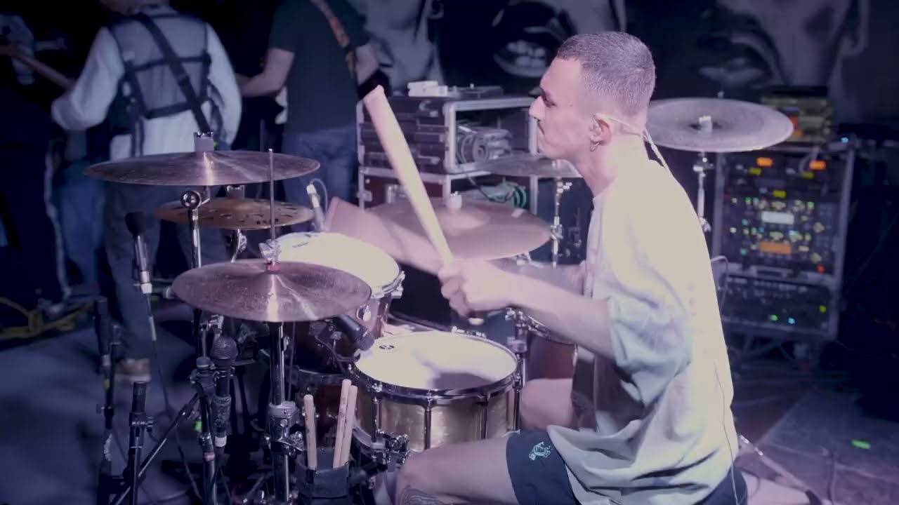 Obejrzyj EIGA - STEPPENWOLF (Session Drum Live) w YouTube Obejrzyj EIGA - STEPPENWOLF (Session Drum Live) w YouTube