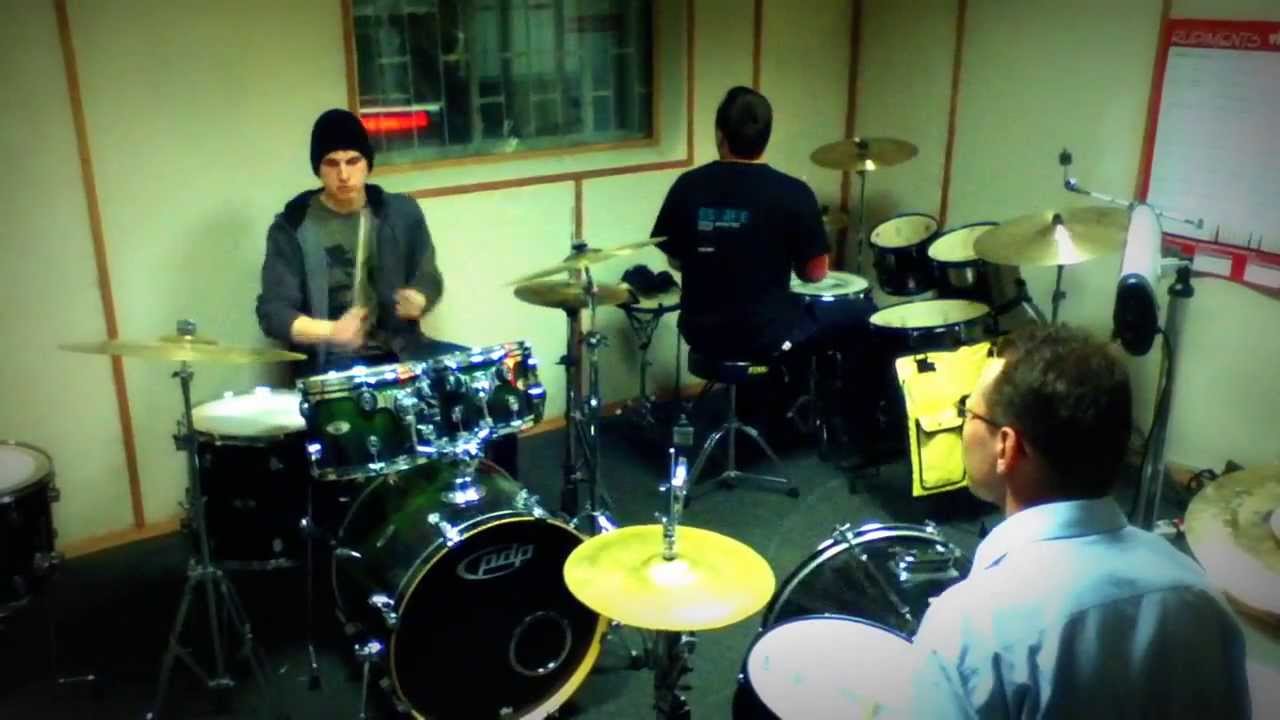 занятия в школе барабанщиков Skysticks!