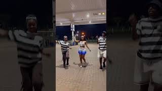 Zee Nxumalo And Her Dancers Vibing To ama Gear At A Garage