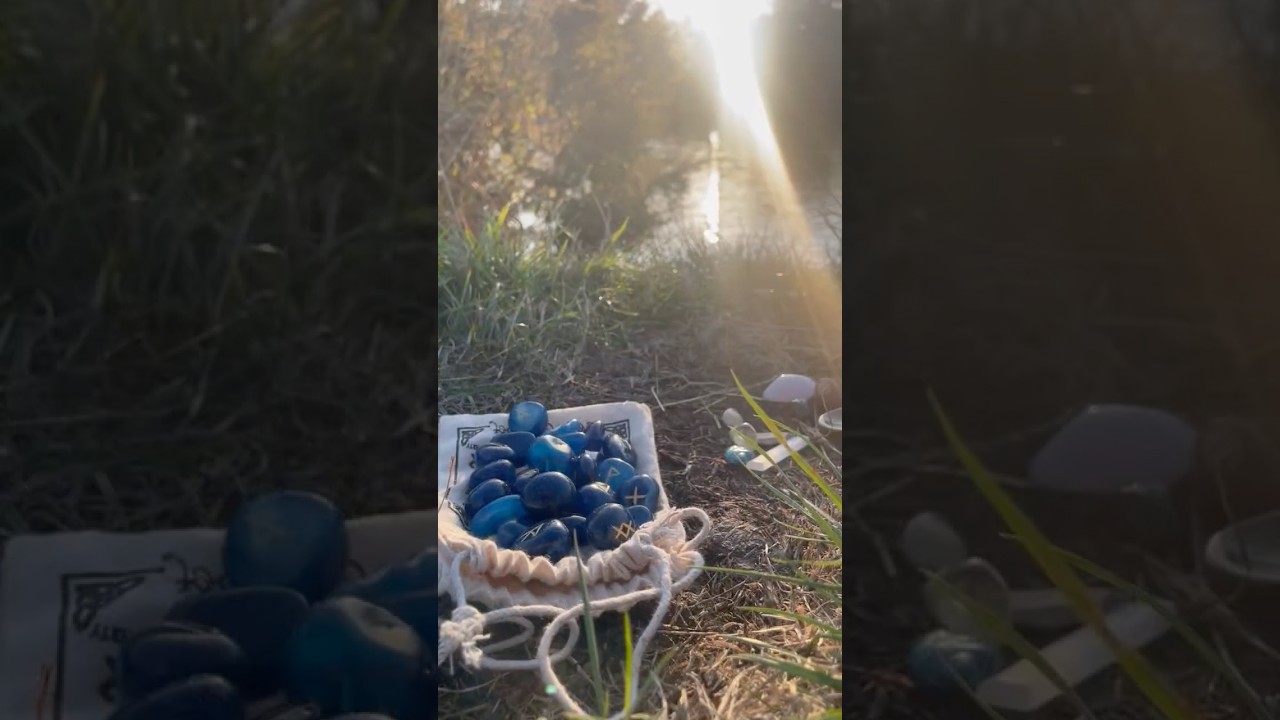 How I charge my CRYSTALS 🐚 💎 CARDS and RUNES with nature 🌞 💦