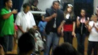 At da Dance!! Da Linoz rappin!!