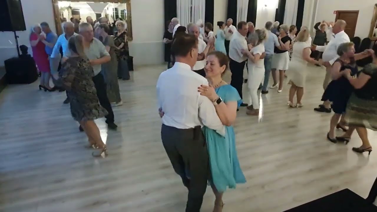 KARCZMARECZKO WINA NALEJ a na parkiecie wyróżniający się tancerze Małgosia z Darkiem z Lubartowa