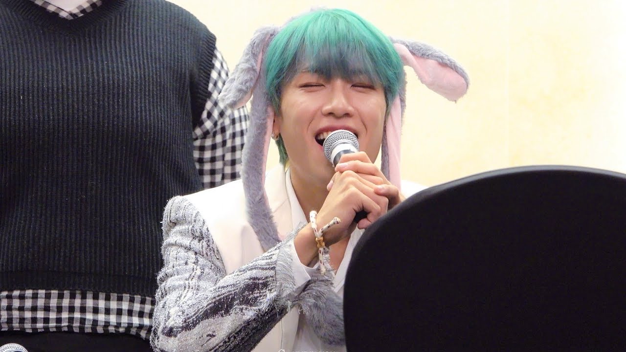 [4K] 191020 사운드웨이브 팬싸 AB6IX 박우진 focus 직캠 (feat.의자) - parkwoojin fansign