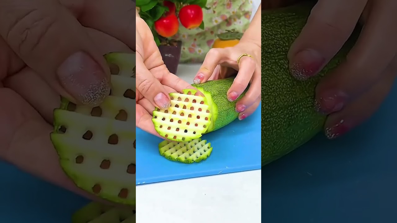 🔪 Struggling to make perfect crinkle-cut fries at home? This stainless steel crinkle cutter slices