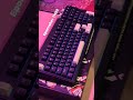 TECLADO EPOMAKER TH99. Disponible en blanco y negro o celeste con blanco.