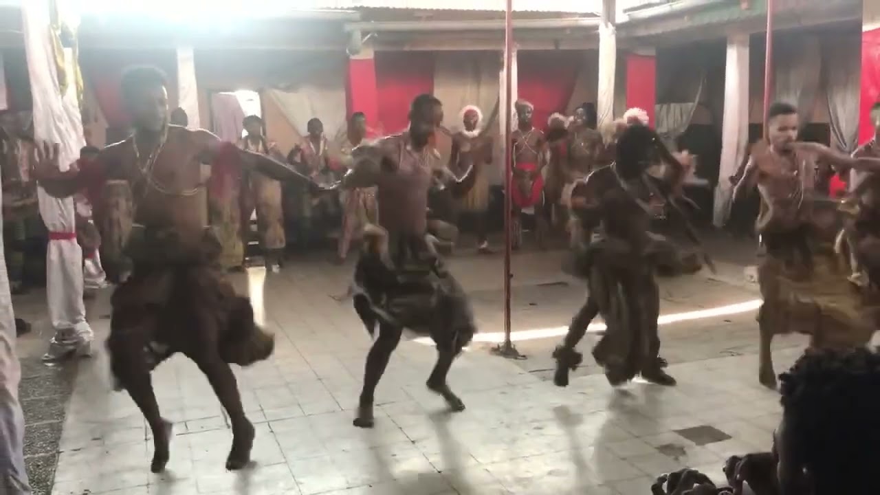 Ballet Longo des Kinshasa sur la danse de province de katanga la culture toujours!