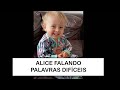 Bebê Alice de 2 anos falando palavras difíceis