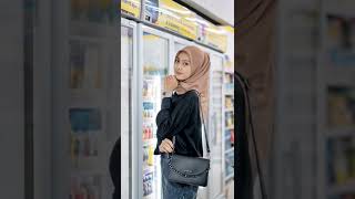 3 Ide Pose Foto Ootd Hijaber Di Mini Market shorts rizkakhadafi