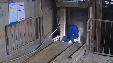 MINER FALLS INTO AN OPEN SHAFT INSIDE A MINE 💀