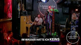 Sänger kündigt letztes Liebeslied des Abends an #shorts