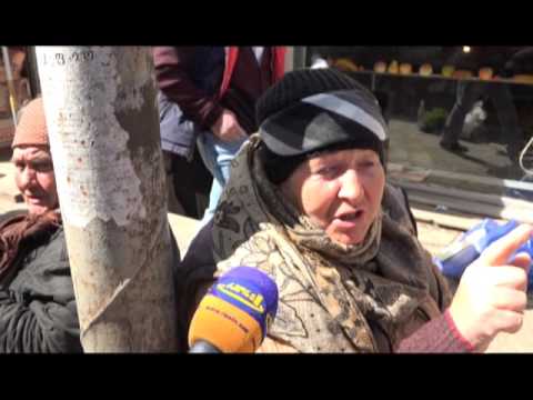 დაზიანებული სავალი გზა და წყლის გუბეები ლერმონტოვის ქუჩაზე