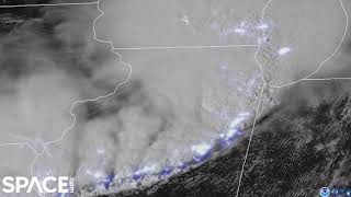 Iowa corn fields flattened by derecho - Before and after satellite imagery