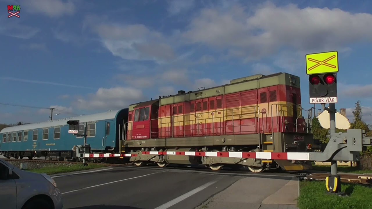 Železničné priecestie Jablonica obec [SP1817] - 6.11.2022 / Žel. přejezd / Slovak railroad crossing
