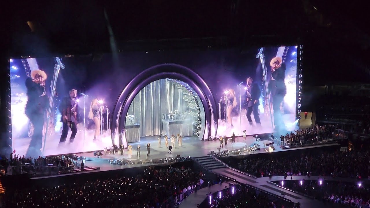 [Beyoncé] Renaissance Tour in Chicago | Soldier Field | Love on Top ...