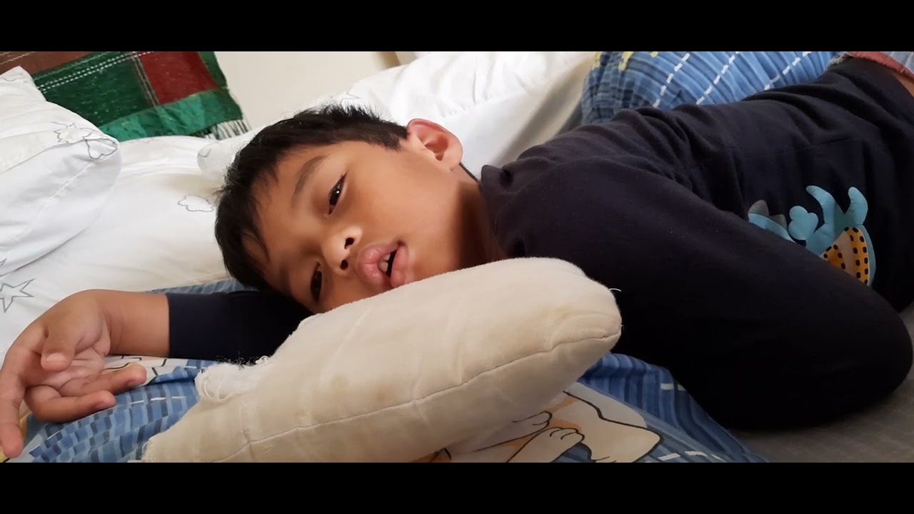Wow anak kecil tidur siang ngorok, mata melek lirik kiri kanan & mulut mangab_Reynard Samosir