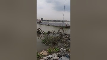 xà lan chở đá cập cảng Long Bình