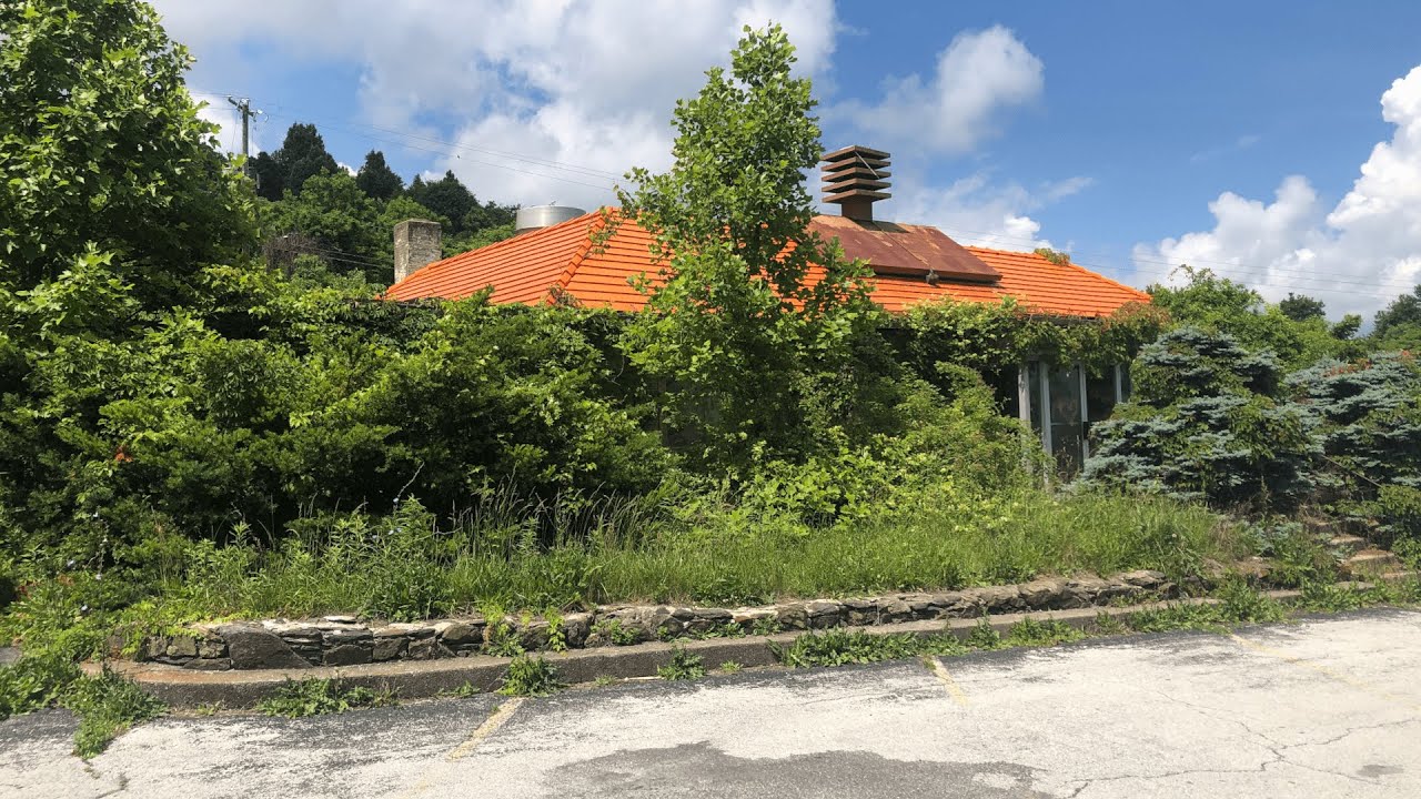 Ресторан Говарда Джонсона на горе Афтон: заброшен и разграблен с 1998 года