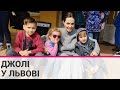 Анджеліна Джолі у Львові провідала дітей, волонтерів та переселенців