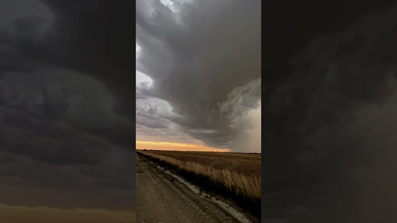 KANSAS STORM Gives A Show Storms Kansas Tornado Weather Winds Supercell