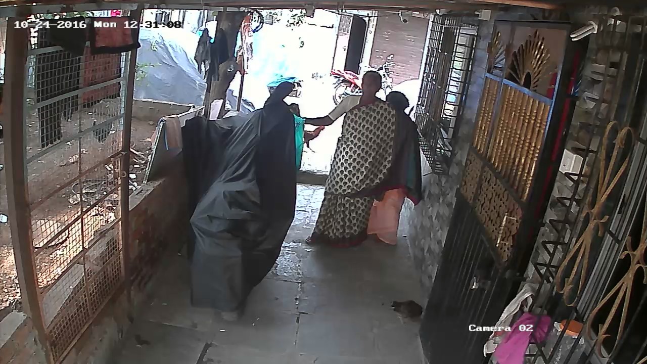 Thief Caught In CCTV