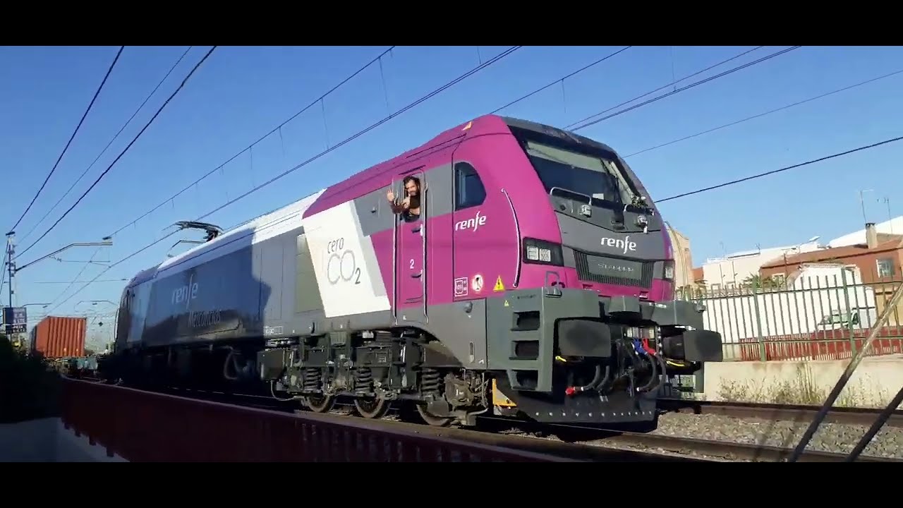 256-108 de Renfe Mercancías con el Teco de Algeciras pasando por Manzanares